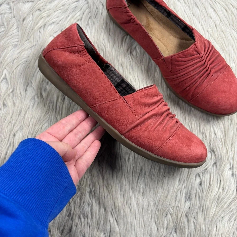 Earth‎ Origins Women's 9.5 Red Nubuck Fara Flex Flat Scrunch Comfort Artsy